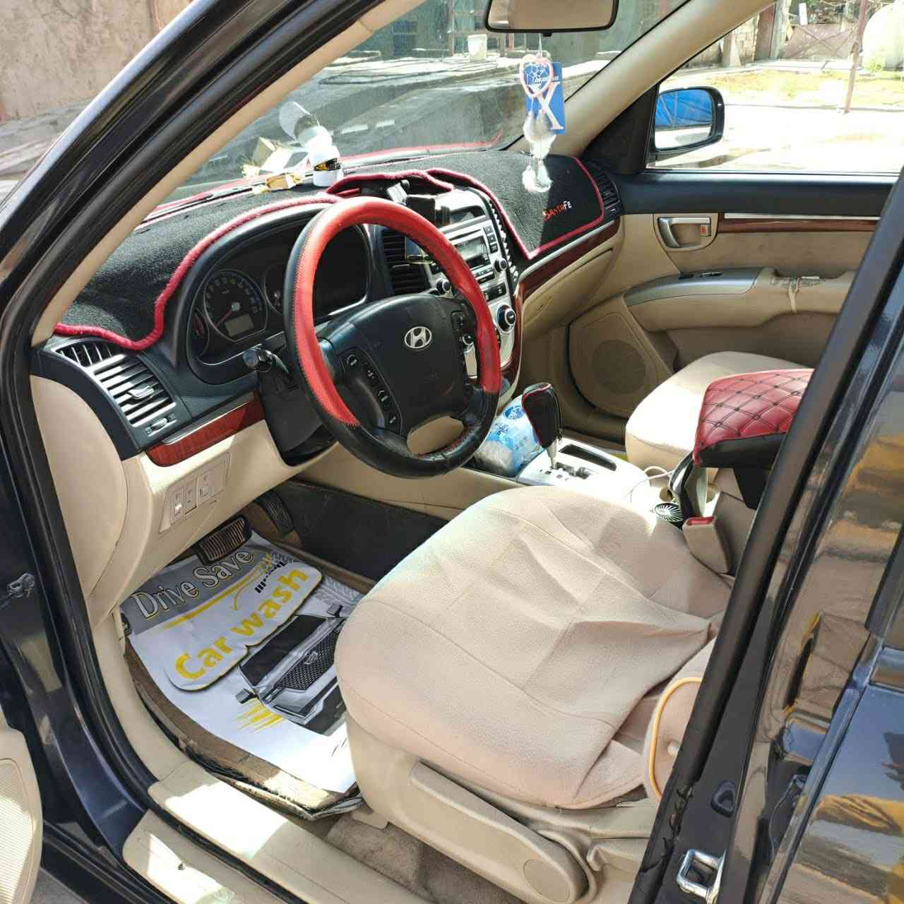 سنتافيا 2008 خليجي السيارة ما بيها اي قطعه صبغ السيارة كفاله عامه من الضربه و الصبغ و التبديل فقط بيها طخه جوة البك لايت موضحه في الصور و شخط في الجاملغ الامامي الايمن السيارة مكينه 6 سلندر ممشه السيارة 180 السيارة خير من الله عليها تخم تاير جديد و ما عايزها اي شي السعر 135 وبيها مجال بسيط 
رقم الهاتف *********** 
و متواجد خاص الرقم بي واتس اب
