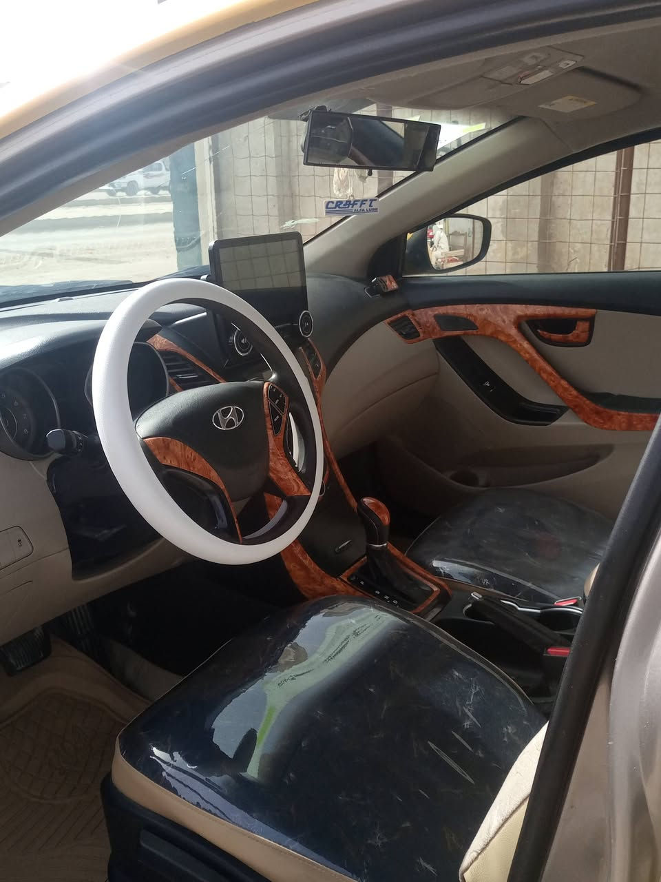 سلام عليكم من رخصت الادمن سيارة انترا موديل 14 محدثه شكل 15 سياره ليبل واحد  حلوه وخير من لله مكيه كير مكفوله عندي سوناره سياره امريكيه محرك 1800 دوش سياره بيه جوملغ الامامي جهت السائق مبدل وجنطه مبدله بدون دواخل دوشمه حراري اخياط شاشه حساسات سياره رقمه ذي قار  بسمي مشروع وطني مكاني ديوانيه سعر 112 وبيه مجال وهاذا رقمي ***********
