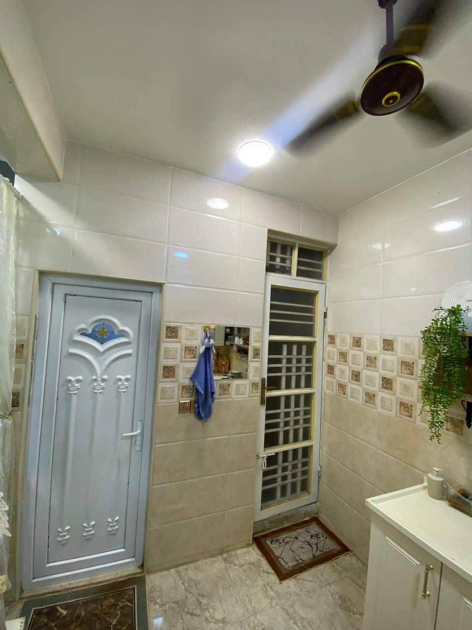 السلام عليكم مشتمل للبيع🛑
٥٠م. طابو صرف بناء حديث العنوان الثعالبه ال ٨ألاف طابقين يتكون من استقبال حولي مطبخ خدمات 
وغرفتين فوك الواجهيه طابوك بعدها أما ملبوخه 
الاستفسار  الانتصال ع رقم
***********
