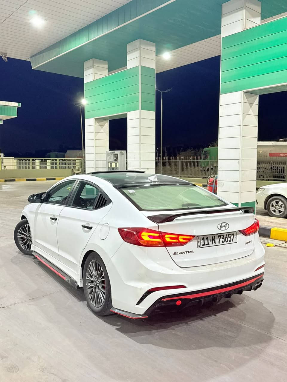 السلام عليكم
النترا 2018 سبورت 
وارد امريكي لوناحمر للبيع 
محرك ١٦٠٠ تيربو مكفول 
اكزوز رياضي بلادي
مواصفات ١/١ :
بصمة تشغيل وبيبان وصندوك 
كشنات حضن جلد مختومه sport 
تدفئة كشنات 
دشبول كاربون فايبر 
كيجات رياضي 
سلايد روف
لايت زينون بلادي 
بك لايت لد بلادي 
ويل كب ١٨ كروم بلادي 
مرآة تعتيم ذاتي 
اشاير بلمري 
رادار نقطة عمياء 
حساسات خلفيه
تحكمات ستيرن 
تدفئة ستيرن 
ستيرن حرف D 
شفتات بلستيرن 
سستم صوت سماعات انفنتي ودمام خلفي 
تبريد بيانو 
……….
صدر جديد تخم تايرات جدد 
رقم بغداد بسمي 
ماشيه 127
بيها فقط البنيد والبقيه مكفول 
السعر 116 بيها مجال 
مكاني نجف ***********
