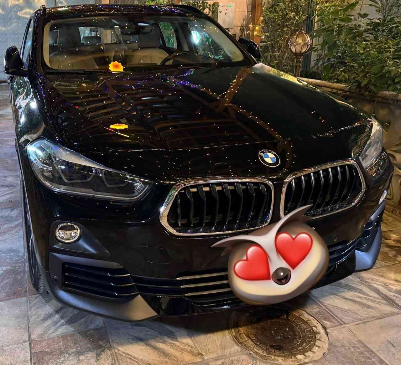 السلام عليكم للبيع
مكفولة كفالة عامة من كلشي 
BMW X2 2020 S DRIVE 
محرك 2000 توين باور تيربو 4 اسطوانات 
المواصفات 
رادار امامي 
رادار خلفي 
رادار جانبي
شاشة أنظمة اندوريد اوتو ابل كار بلاي 
تحكمات مقود القياده جهتين 
كامره خلفيه 
نقطة عمياء 
سقف بنورامي
انظمة قيادة ( Sport Comfort normal )
كشن خزن ميموري
كشن جلد أوف وايت
عدسات ليزريه بالمصابيح 
بعد تضمن هواي مواصفات السياره لكن لتجنب الاطاله ذكرنا ابرز المواصفات 
السياره خليجية جديدة جدا وضع شركة حته كتلوكاتها موجودة ماشيه 30 الف KM فقط سياره اقل مايقال عنها جديده وايضاً عليها تغليف PPF من شركه جيوشيلد 
مكان السياره بغداد لوحتها انكليزي جديد
سعرها 218 بي مجال اني خادم

للاستفسار ***********

