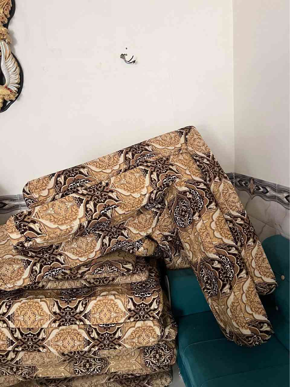 تخم وطبلات 3 وحده جبيره متر وشويه و2 زغار ينباعن وحدهن بدون تخم ماكو مشكله تخم 10 نفرات وي طبلات 225 وعندي جلسه سعوديه 22 متر 11 دوشك كامله سعرها 230 الف جلستين باعتبار شراي يتصل او مراسله *********** النجف, العراق
