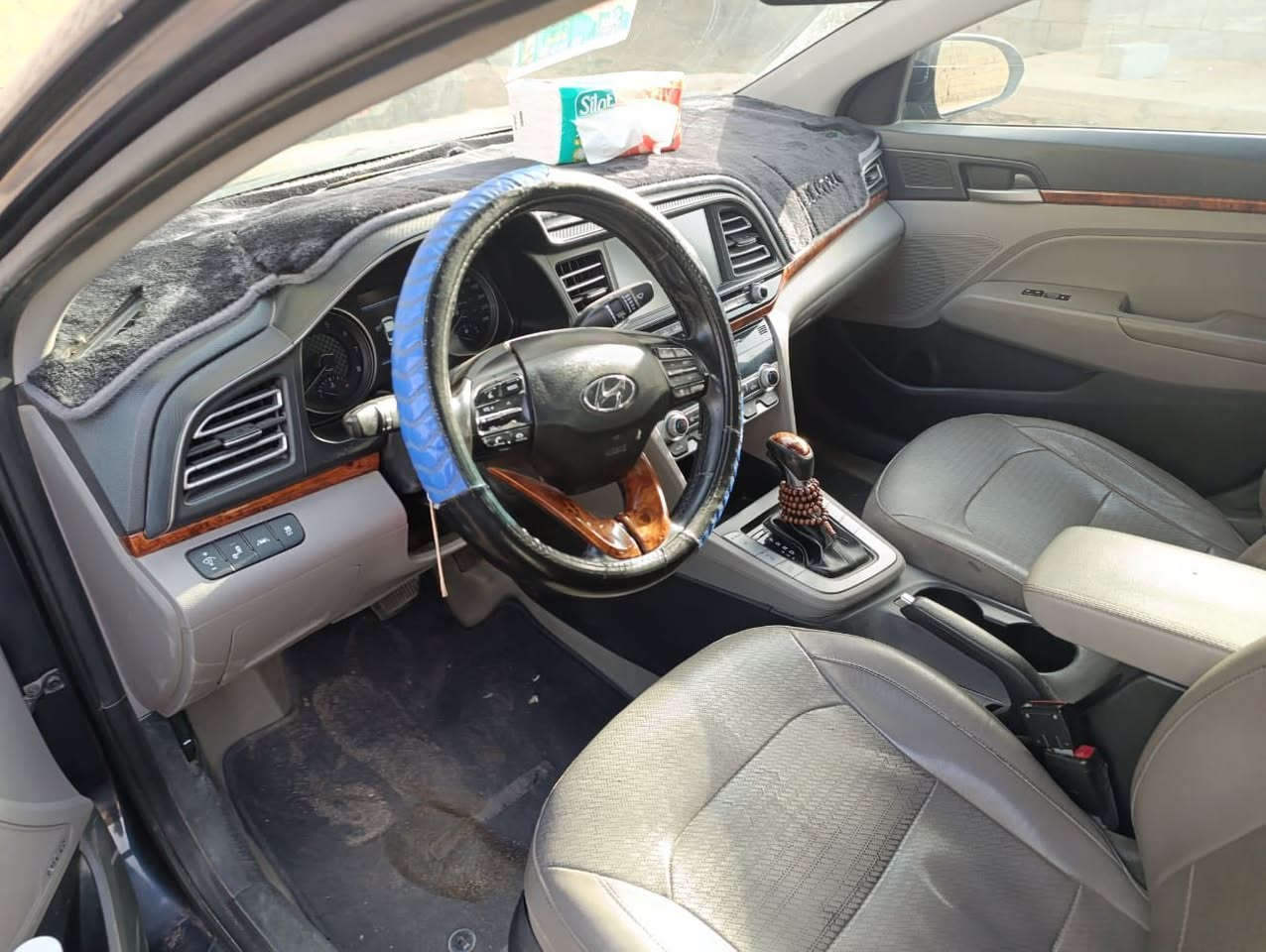 السلام عليكم
النترا فول مواصفات 

موديل 2020 

فتحه 

بصمه 

بصمة أبواب 

كامره دواره 

كشنات جلد +تدفئه تبريد 

استيرن هيتر 

تحديد سرعه 

تحكم استيرن 

محرك 2000 دوش 

حساس امامي خلفي 

حادثها فقط جاملغ أمامي وطرف الباب مثل ما موضح بالسونار بدون دواخل بدون 

ايرباك شرط 

رقم أنبار معوقين شهر ال9 تصير حره 

للأستفسار اكثر.  ***********
