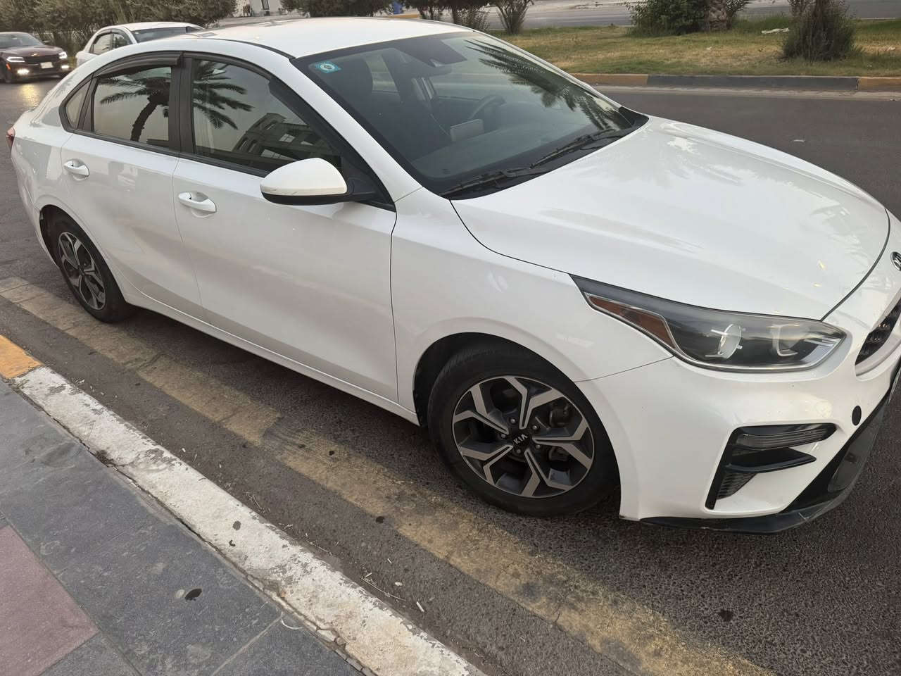 فورتي ٢٠١٩ رقم بغداد باسمنا
بجم كبس بدون ايرباك 
محرك دوش ٢٠٠٠
كير AT مبدل جديد يعني انطلاقه فول 
ويل كب 
تبريد شاشه مناخين 
كاميرا وشاشه اصليه 
تحكمات ستيرن 
تبريد جيد جدا 
اطارات جديده 
حادثه باب خلفي وجاملغ خلفي جهة السايق والباب الخلفي الثاني بي بارد قليل 
السونر موجود
السياره موجوده بغداد حي تونس 
السعر ١٢٨ وبيها مجال 
اذا شراي تدلل واذا ما عجبتك السيار صلي على النبي واعبر المنشور 
رقم الموبايل ***********
