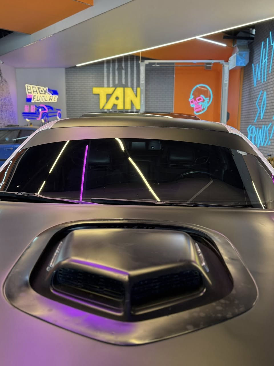 جالنجر شيكر موديل 2022 رقم اربيل
السيارة ماشية 24 ميل فول مواصفات 1/1 
السيارة بيهه قطعتين 
جاملغ تبديل 
والبنيد مبدل لون 
السيارة مبرمجة يم ايكل وصاعدة داينو والفايل الي عليهه كلش حلو والسيارة كلش قوية وبعدهي جديدة وبحالة الوكالة 
سعرهه 245$ وبيهه مجال للشراي والي يشوفهه غالية يارب يحصل الاحسن منهه بلسعر الي يعجبة 
العنوان بغداد
رقمي ***********
