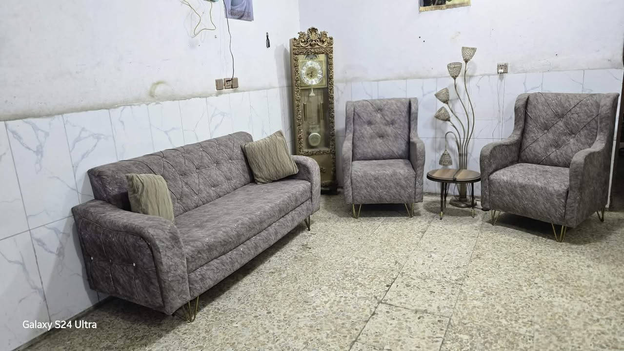 نص تخم 5 مقاعد نظيف 
سعره 140 وبي مجال مكان البياع
 يوجد توصيل بكروه ب واتساب
***********
