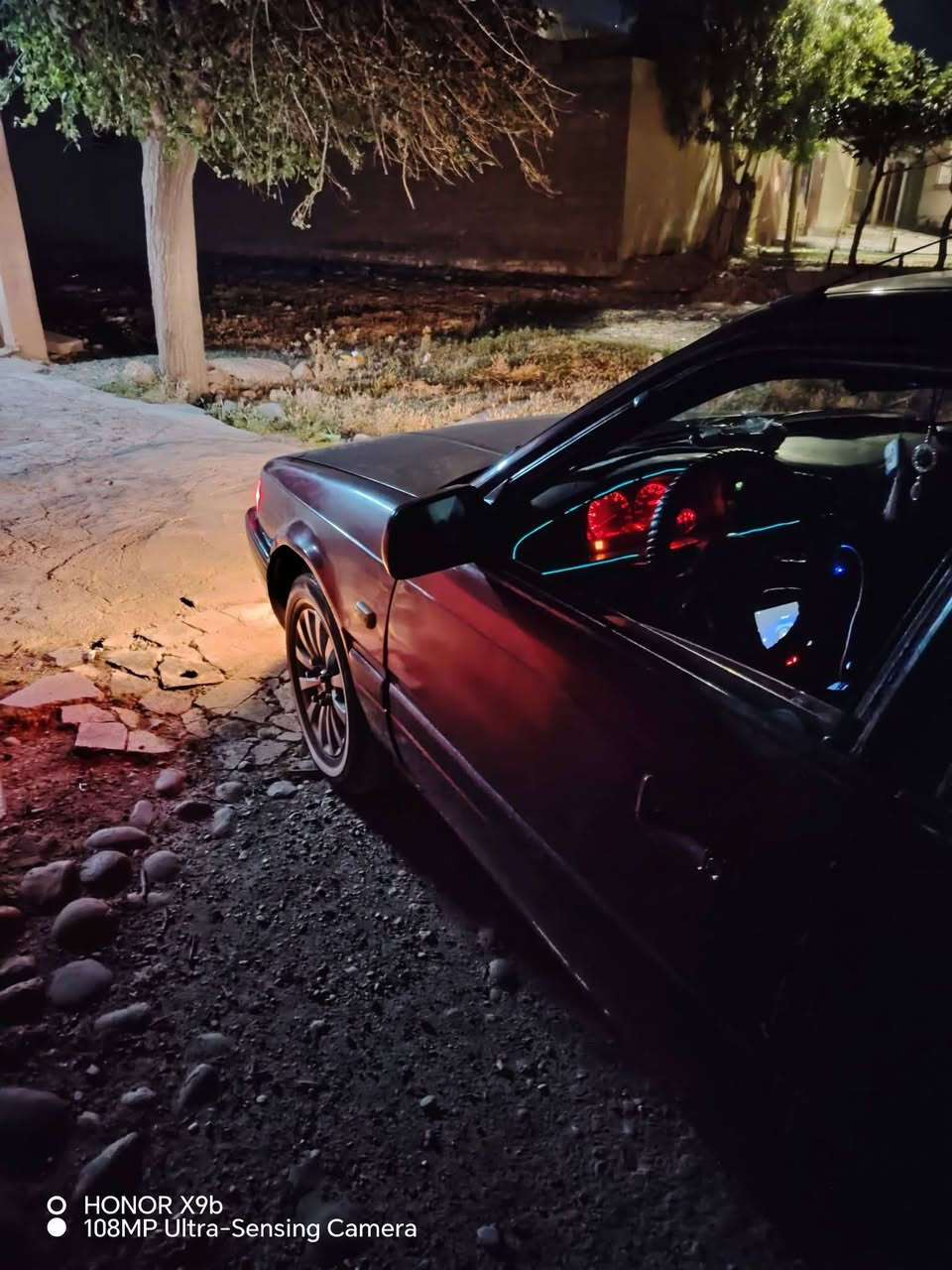 مازدا 626.  1991
8 بخ 
رقم نينوى   بأسمي  سنوية 26 كابون بانزين بيها 
مصبوغة عام جمالية 
كير ومحرك شرط لا صرف ولا نفخ 
طخم تاير جديد 
كهربائيات كلها شغالة 
باتري جديد
طخمها جديد 
السعر 32 وبيها مجال بسيط 
للاستفسار (***********)(***********)
