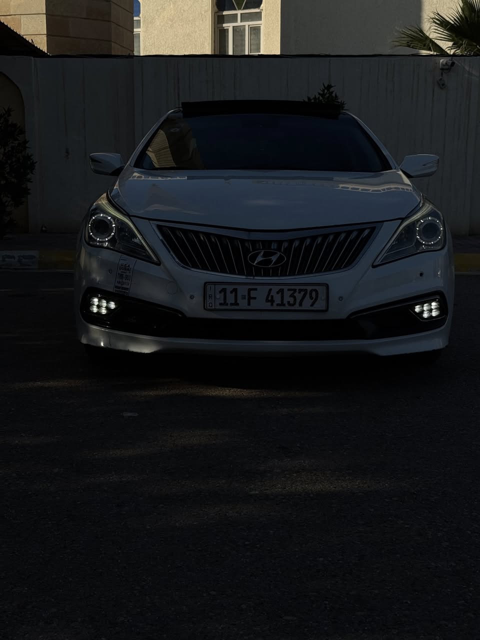 يالله السلام عليكم هيونداي ازيرا 2012 فول مواصفات Vip  للبيع فقط بدون مراوس بدون اقساط بدون وعده 
مكينه 6 سلندر (3000) المرغوب 
بيهة جاملغ خلفي فقط بدون دواخل بدون ايرباك رقم بغداد الجديد بأسمي شرط التحويل هزه جديده تخم تاير جديد صدر كامل جديد 
سعر 115 ورقه وبيهة مجال بسيط 
مكاني الانبار فلوجة 
***********
