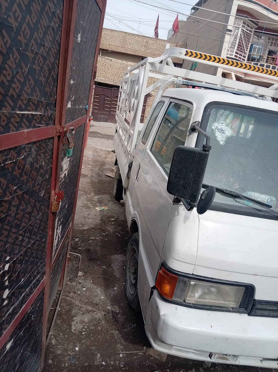 السلام عليكم بنكو للبيع ٩٤ مصبوغه كير ومحرك تمام بس بي نضوح منين مادري تجي شوف بعينك واقتنع يله تاخض  سياره جاهزه صدرها جديد كله جديد  البدي مالها مطول شاصيها واضح تحويل ثاني يوم سعر ٤٥ بغداد العبيدي رقم هاتف  ***********
