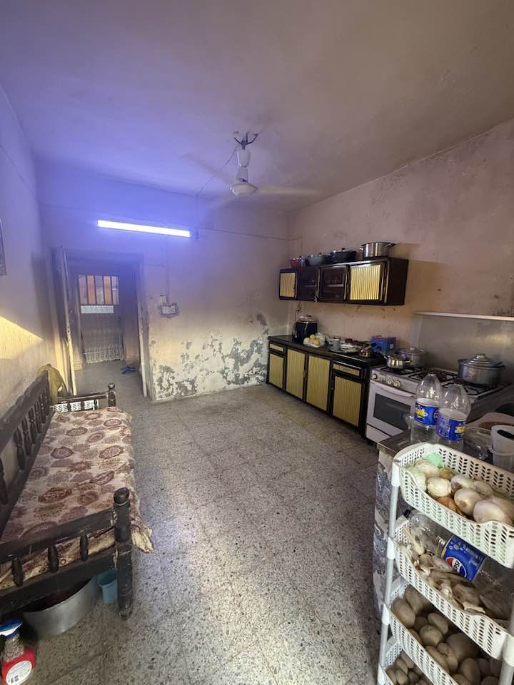 عقار للبيع✨✨

بيت طابو صرف للبيع طابقين 325 متر

طابق الاول يحتوي على 2 غرف نوم و هول و استقبال و صحيات

طابق الثاني يحتوي على 2 غرف نوم و هول و صحيات

واجهة البيت ١٣ متر و العمق ٢٥ متر 

بيت بناء قديم 

المنطقة: حي العسكري قرب جسر حصو و الرمل 

للاستفسار: ***********
