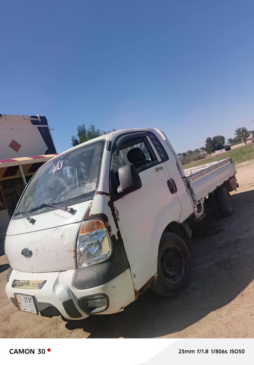 سلام عليكم كيا 2006 مكفولة من الكص والكلبه تخم تاير حداديه جديده مداور ثاني يوم  مكينه بل جيس ترايك وين ماتريد شواصي كفاله عامه ***********
