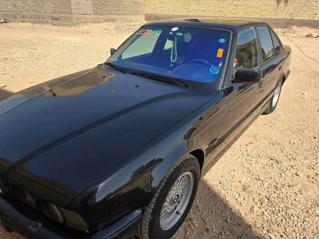 Bmw 525 
موديل 1995
تبريد 
فتحه بالقماره 
داخل مخمل غرفتهه نضيفه
محرك مسكر فانوس 2500 
الكير والمكينه نضيفات
لايت زنون بيهه 
تخم تاير 
صبغ للجماليه  درجه اولى
المكان كربلاء 
السعر 85 بي مجال بسيط
للاتصال *********** كربلاء, العراق
