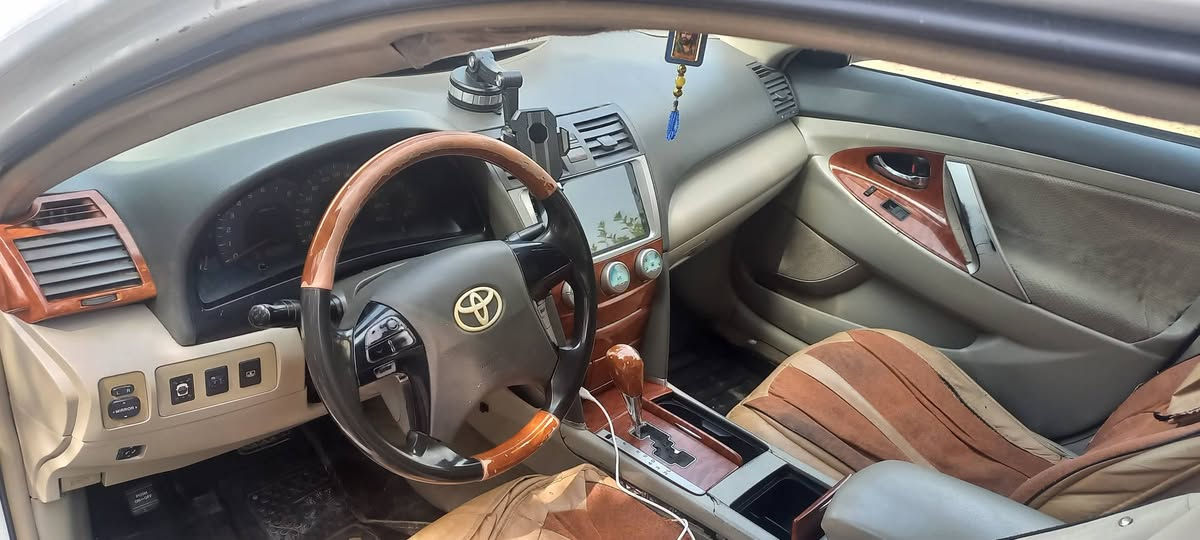 للبيع كامري موديل ٢٠٠٩ glx فووول مواصفات محرك كير مكفول حادثها باب الصدر تبديل بلادي وتصليح بالتكمة والحوض جوة الكشن وسونار مرفق السيارة مكفولة من الجفية والكلبة بسمي السعر ٨٠ وبيها مجال العنوان بغداد 

***********
