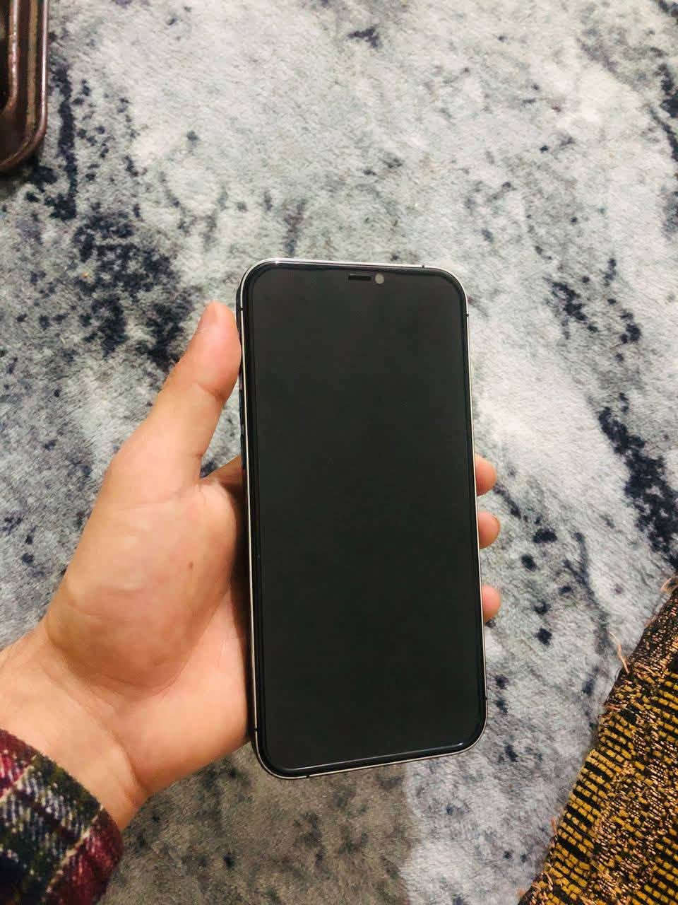12 برو ماكس ما مبدل ولا قطعة على حاسبة  شرط ع اي عيب 
ذاكرة 256 بطارية 72 شرط مايصفرررر شحننن شرط بطاريه فول ابلادي 
سعر 460 بي مجال شراي خابر مو شراي لا تخابرني ولا تبزعني 
واتساب *********** 
اتصال ***********
