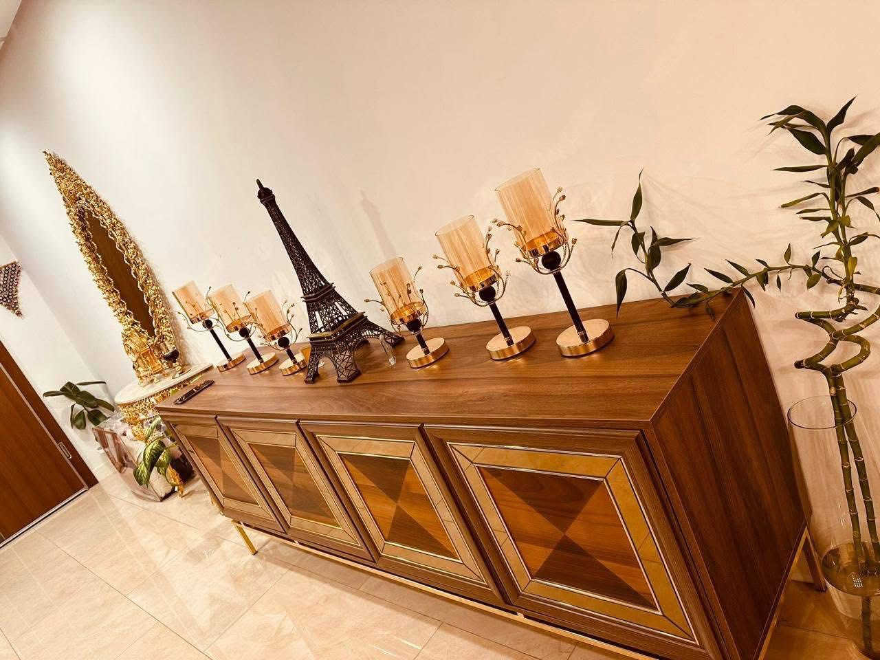 مجمع جواهر دجله بغداد الكاظميه شارع المحيط مجاور منتجع العبسلي
‏شقة للبيع
تباع مؤثثه كامله 
تحتوي على ثلاث غرف
غرفه ماستر
حمامين حمام واحد مشترك
صاله مطبخ
كامله مابيه اي نقص
بيه عشر اطنان تبريد 
***********
ما متوفر عل فيس فقط رقم
