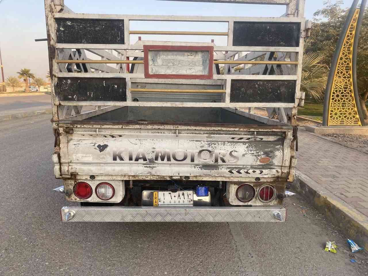 السلام عليكم كيا حمل موديل ١١ سياره كفاله من صبغ وضربه مال جناي بلاديه مابيه تعمير ولا معجون السعر ٩٨ وبيه مجال ***********
