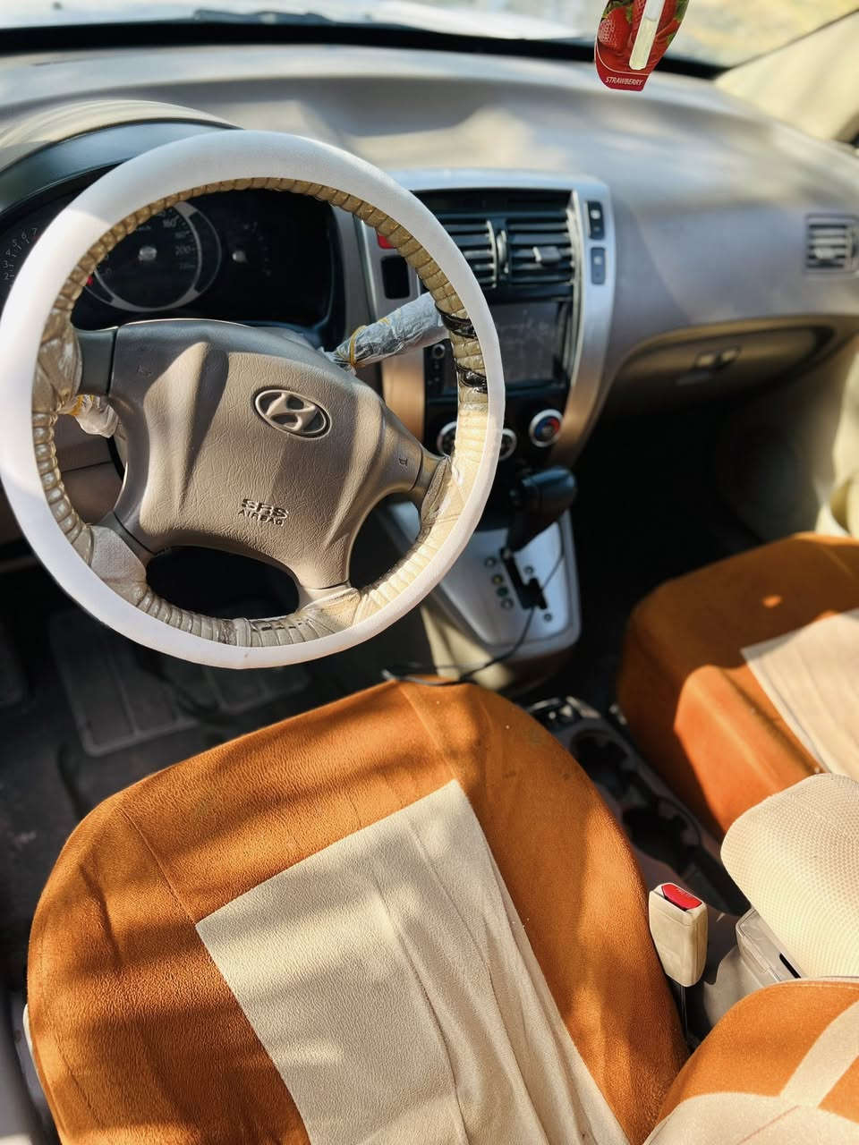 سلام عليكم. توكسن 2009. خليجه سياره.
‏جاهزه من كلشي كير. مكينه حداديه  
￼تبريد ثلج 
مكينه 6 
 جملغ الأمامي جهة السائق بدون دوخل
فقص 
مكان سياره حله  الحمزه الغربي ￼￼￼

سعر 130بيه مجال

‭٠٧٨٣ ٤٩٦ ١٨٩٨‬
