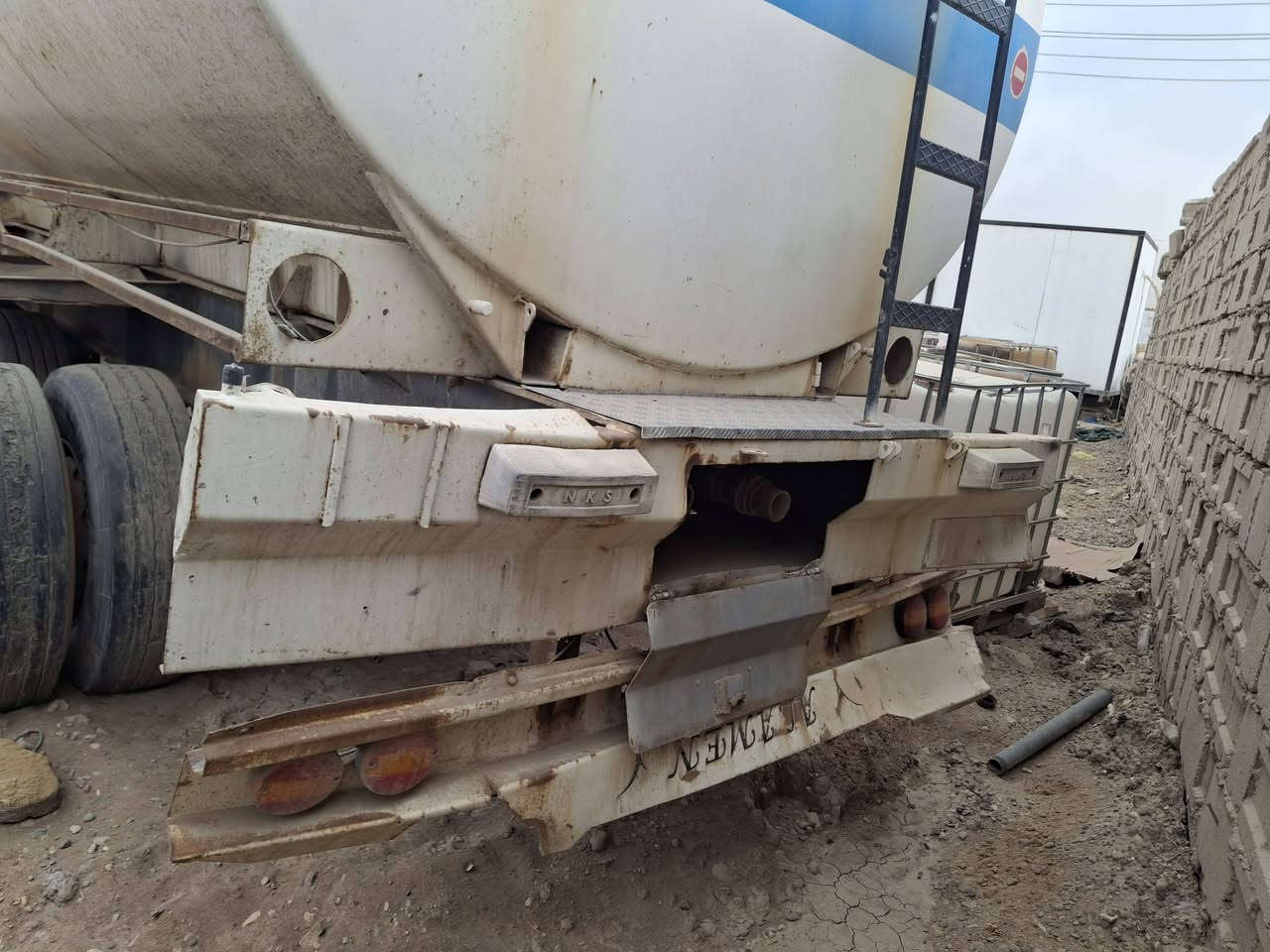 السلام عليكم تنكر للبيع شاصي نظيف لا فطر ولا كسر تانكي نظيف جدا المكان ابوغريب عرب جلوب السعر 90 ورقه 
  ***********
