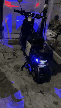 سلام عليكم دراجه R9  بطاريات 16امبير   دراجه كل كهربائياتها شغاله.
كارت تشغيل. 
حساس سرقه 
حساسات ألوان 
سكنات 
لايت عالي ناصي 
دبلات. شغاله 
مابيها اي نقص.  مكاني بصره بصره سعر 400 وبيها مجال مو شراي لا تشلع كلبي *********** وتساب
