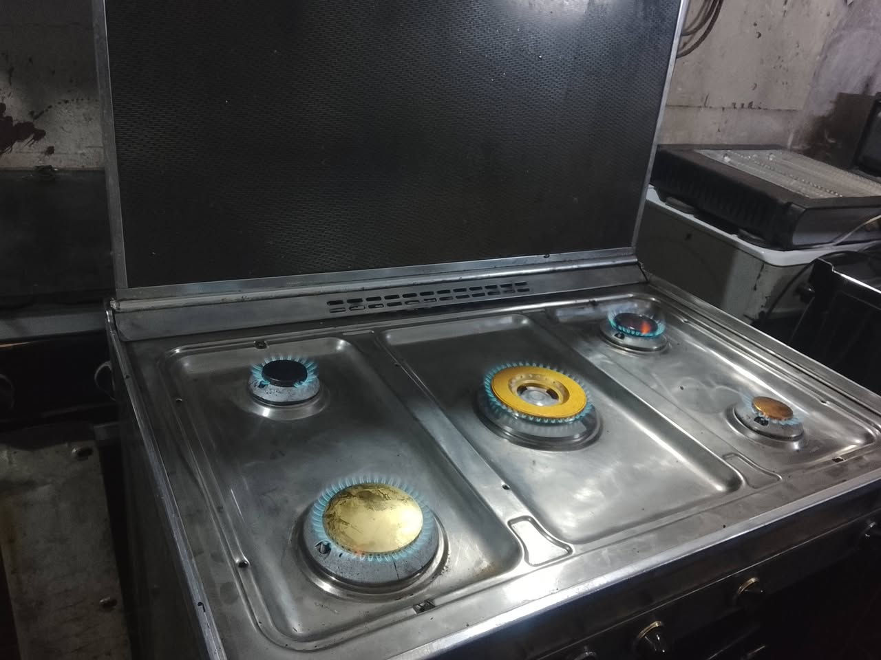 ورشه رائد العبيدي تصليح كافه انواع طباخات وصوبات النفطية والكهربائية والغازية توجد طباخات وصوبات النفطية البيع بسعر مناسب الرمادي التأميم القادسيه الثانيه مقابيل صيدليه الخليج ***********واتساب
