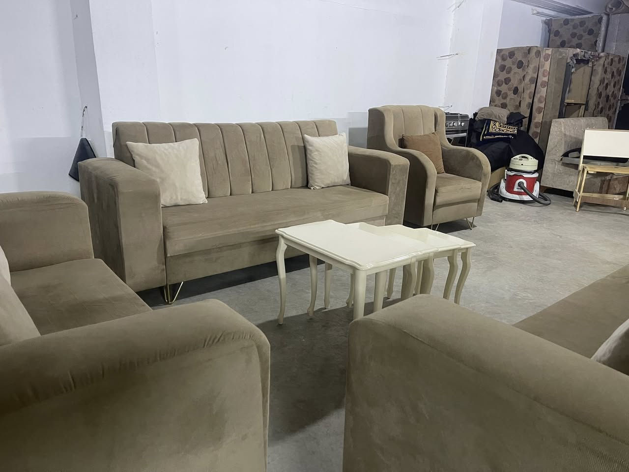 تاقمی میوان
هاتینەوە بە تاقمێکی میوانی 10نەفەری
 دەست کردە زۆر پاکو بێ عەیبە 
ژم***********
