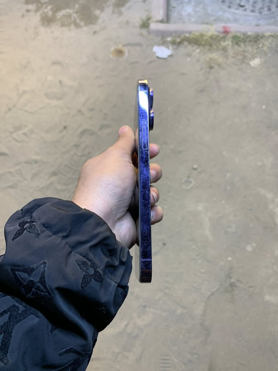 سلام عليكم آيفون 14 برو ماكس بطاريه 84 ذاكره 256سعره 850 وبي مجال ***********
