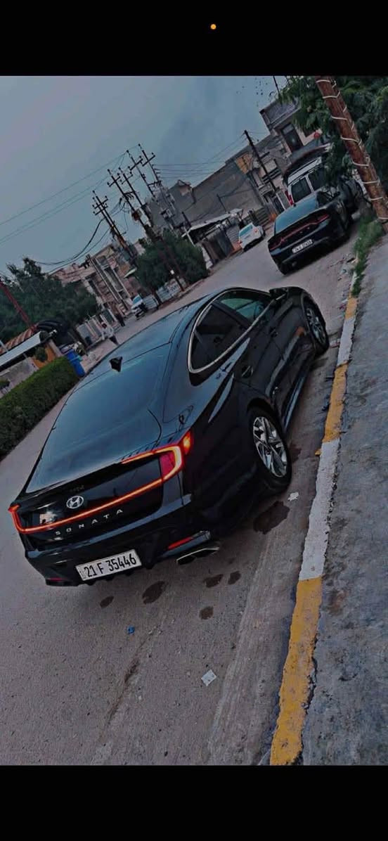 للبيع: هيونداي سوناتا 2021 فول عده بانروما 

* الموديل: 2021
* المحرك: 2500 GDI
* **الفئة:**فول كامل عده بانوراما
* اللون: أسود
* الوارد: أمريكي
* الممشى: 93,000 كم
* التسجيل: سليمانية، باسم المالك
* السنوية: مجددة

المواصفات والحالة:

* السيارة فيها 3 قطع
* شدّ محرك جديد، ماشي 10 أميال فقط
* زوج تايرات جديدة
* بوليش جديد
* صدر جديد
* نظافة 100%

للاستفسار والتواصل
 واتس أب ***********
