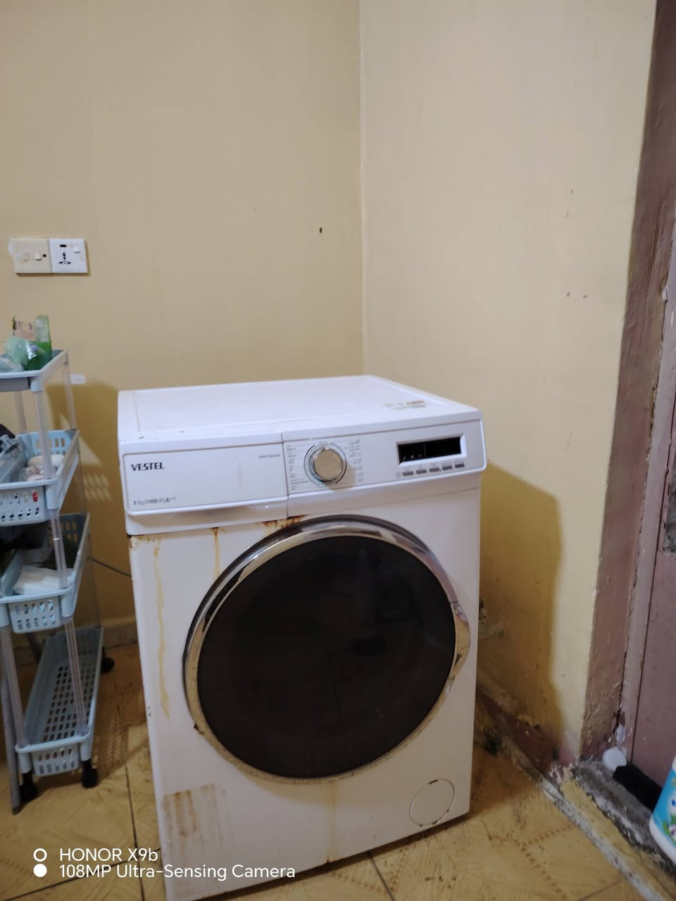 السلام عليكم غسالات للبيع سعر الغساله الاولى ب 150 وبيها مجال غساله الثانيه 200  للاستفسار  ***********
