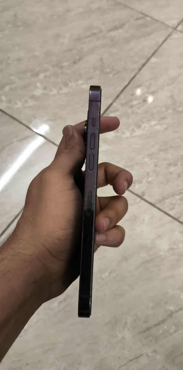 ايفون ١٤ للبيع نظافه درجة اولى ذاكرة ٢٥٦ بطارية ٨٥ بدون ملحقات السعر ٨٥٠ الف للتواصل ***********
