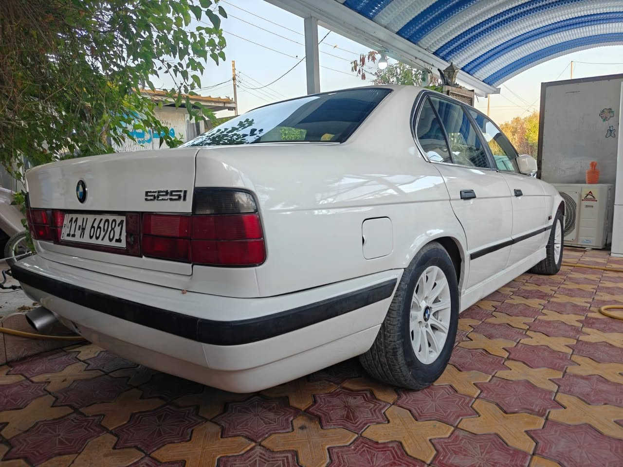 السلام عليكم BMW525مصبوغه عام بدون ضربه مديل 1991سنويه 2029مكاني الحيدريه خان النص بين كربلاء ونجف ***********
