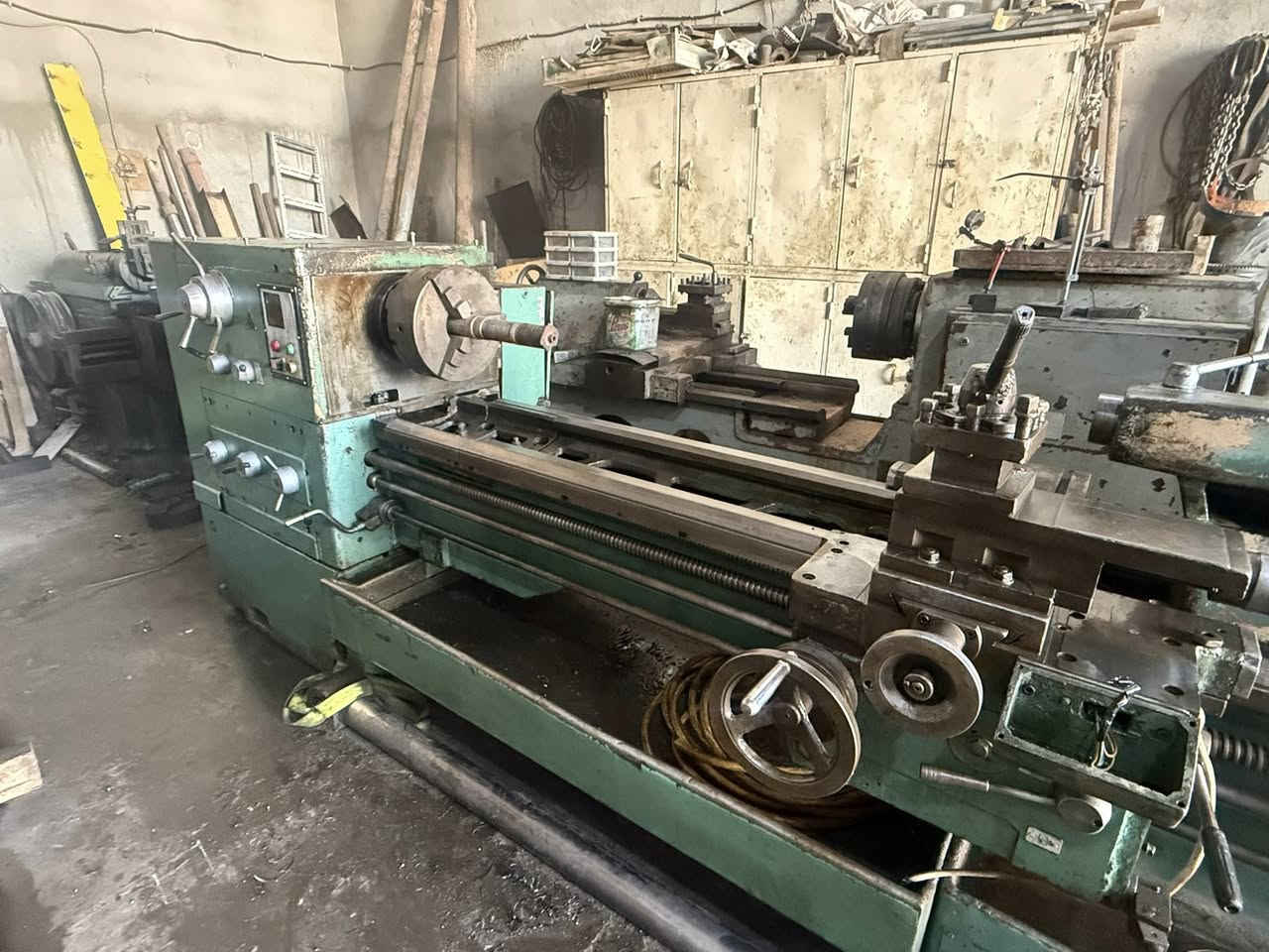 السلام عليكم
تورنه روماني
طول متر ونص تورنه حلوه وعاليه 
كلج ميكانيك
تفر على السلايت 60سم وبيه كصه 
عينه ثلاثيه 12انج فقط
السعر 5مليونو250الف 
المكان النجف حي الحرفيين 
للاستفسار 
***********
