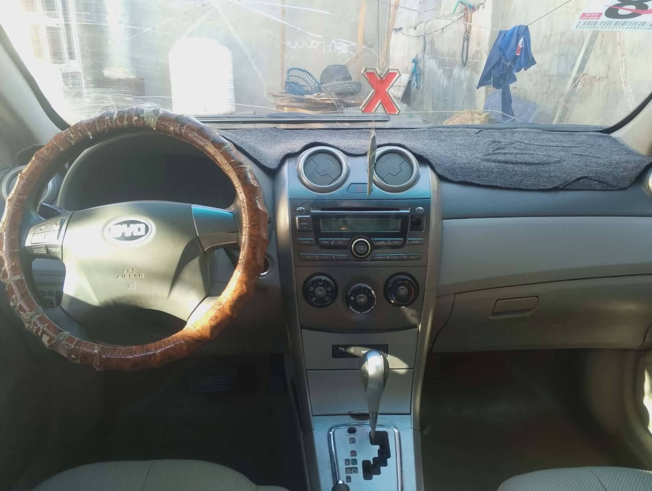 سياره للبيع موديل ١٣ رقم ديالى لغايه السنويه ٢٠٣٠ بصمه بيها طخه خفيفه بين البابين مال السايق والورا السعر ٤٥ او بيها مجال مكاني بغداد العبيدي التبريد ما يشتغل ما اعرف اشبي كير محرك خير من الله رقم الهاتف ***********
