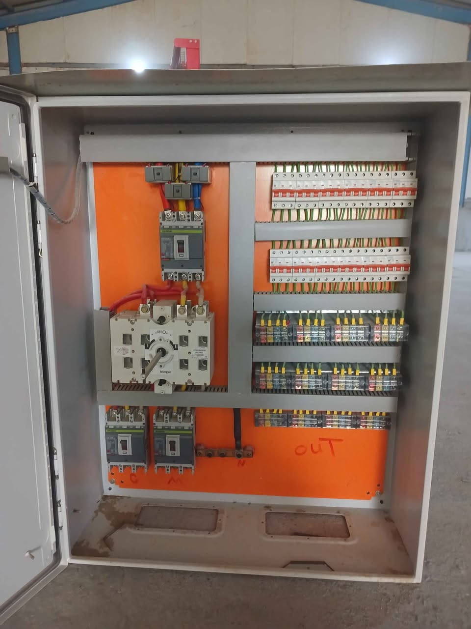 تُستخدم لتنظيم وتوزيع الطاقة الكهربائية وحماية الدوائر من الحمل الزائد والقصر داخل منشأة صناعية أو تجارية. البصرة, العراق


**إذا كنت صاحب هذا الإعلان وتريد حذفه لأي سبب، رجاءا أرسل رسالة إلى الدعم الفني**