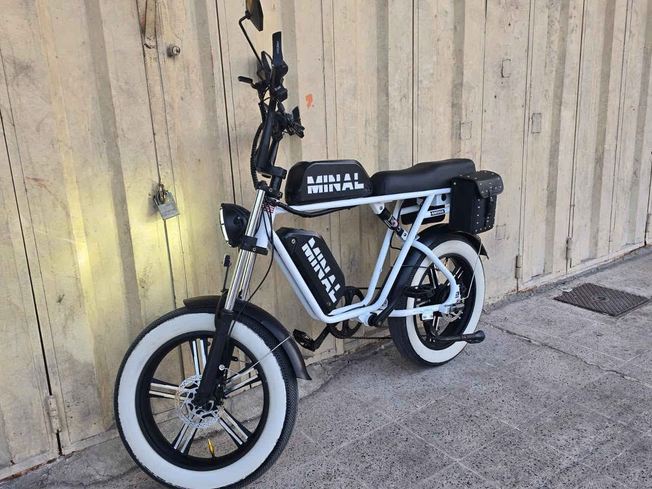 السلام عليكم دراجه شحن امريكي اصلي بطاريه ليثيوم كلش جديدة مابيهه اي نقص رقمي للتواصل ***********
