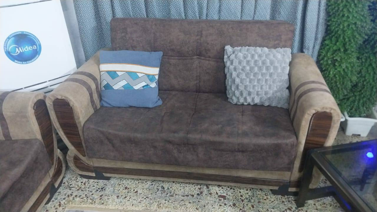 تخم 10 مقاعد نظيف وتكمه قوي ويصير سرير وبي مكان للتخزين  سعره400 بي مجال بسيط للشراي مكاني الاسكان


**إذا كنت صاحب هذا الإعلان وتريد حذفه لأي سبب، رجاءا أرسل رسالة إلى الدعم الفني**