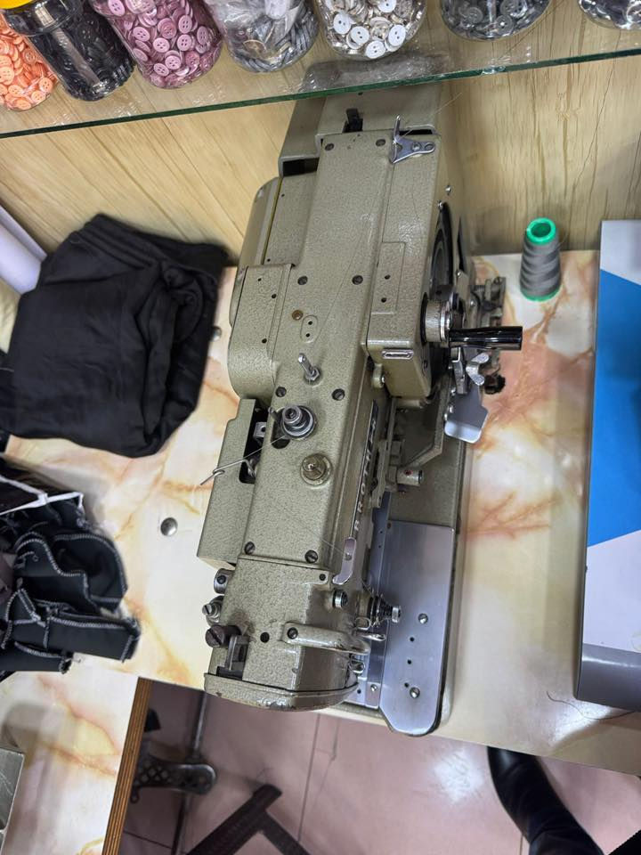 مكينة  براذر اصلي بيت دكمة ومكينة دكمة للبيع للاستفسار *********** شغال اي عيب مابي
