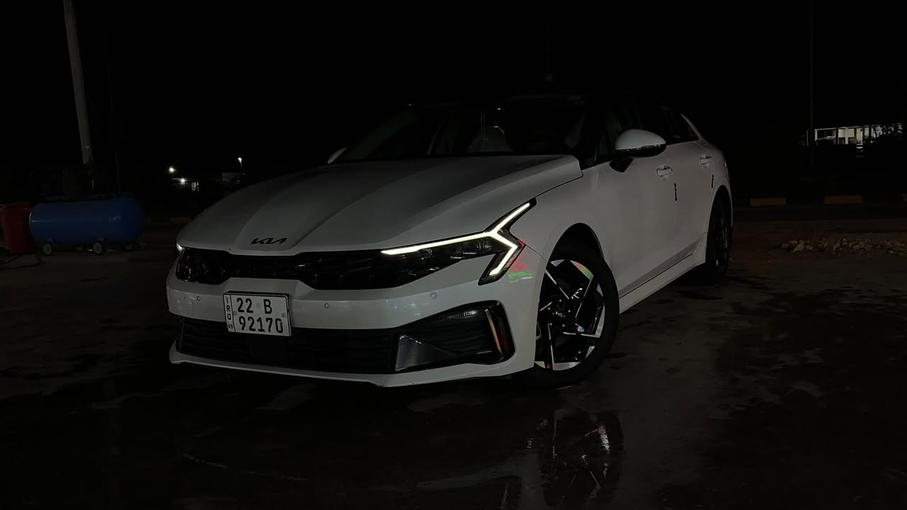 K5 2024
خليجي لون ابيض ساطع ( ثلجي ) رقم أربيل تحويل او وكالة. 
كفالة ما عدى باردات صغار ٣ اللي موجودات بالسونار غيرهن ماكو السيارة حيل نظيفة. 
كفالللللللة گير و مكينة و حدادية و بدن و تخم تاير جديد تايلندي و تخم دسكات. ما عدى المذكور بالسونار. وكلهن بسيطات و صغار. 

البارد الأول : البوند، رجعت عليها لاندگروز اباب البيت 

البارد الثاني : باب السكن، بايسكل 

البارد الثالث : الباب الخلفي بجهة السكن الأهل فتحوا الباب و ضرب الحايط. 
بس ذني غيرهن ماكو. 

المسافة المقطوعة :
١٠٠،٠٠٠ مئة الف كيلو متر 

المواصفات : 
بانوراما 
اوتو هولد
هندبريك بصمة
مرايا شفط كهربائية 
اشاير بالمرايا
كشنات قماش
كشن السائق كهرباء 
بگ لايت لد 
لد امامي نهاري 
حساسات امامي خلفي
مستشعر و إنذار للركن 
شاشة متصلة 
داخل بيج 
ابل كاربلاي 
اوتو أندرويد 
تشغيل و إطفاء عن بعد
دخول ذكي 
انارة ترحيب 
بصمة أبواب 
فتح الصندوق كهربائي
و فتح اوتو عند الاقتراب 
كاميرا خلفية ٣ زوايا مختلفة 
كروس قفل سرعة 
فول تحكم ستيرن
تبريد قطعتين
شاشة تحكم بالتبريد و الميديا لمس 
تحكم بالمناخ منفصل او متصل 
٤ مودات قيادة 
Eco
Normal 
Sport
My drive
مكينة 2500 GDI المرغوب V4

السعر : ٢٠٥ 🔒 قفل 
السيارة بلاششش
و بالعافية على اللي ياخذها 

***********
اتصال + واتساب 

ربي يرزق الجميع بحق الحبيب محمد عليه و على آله افضل الصلاة
