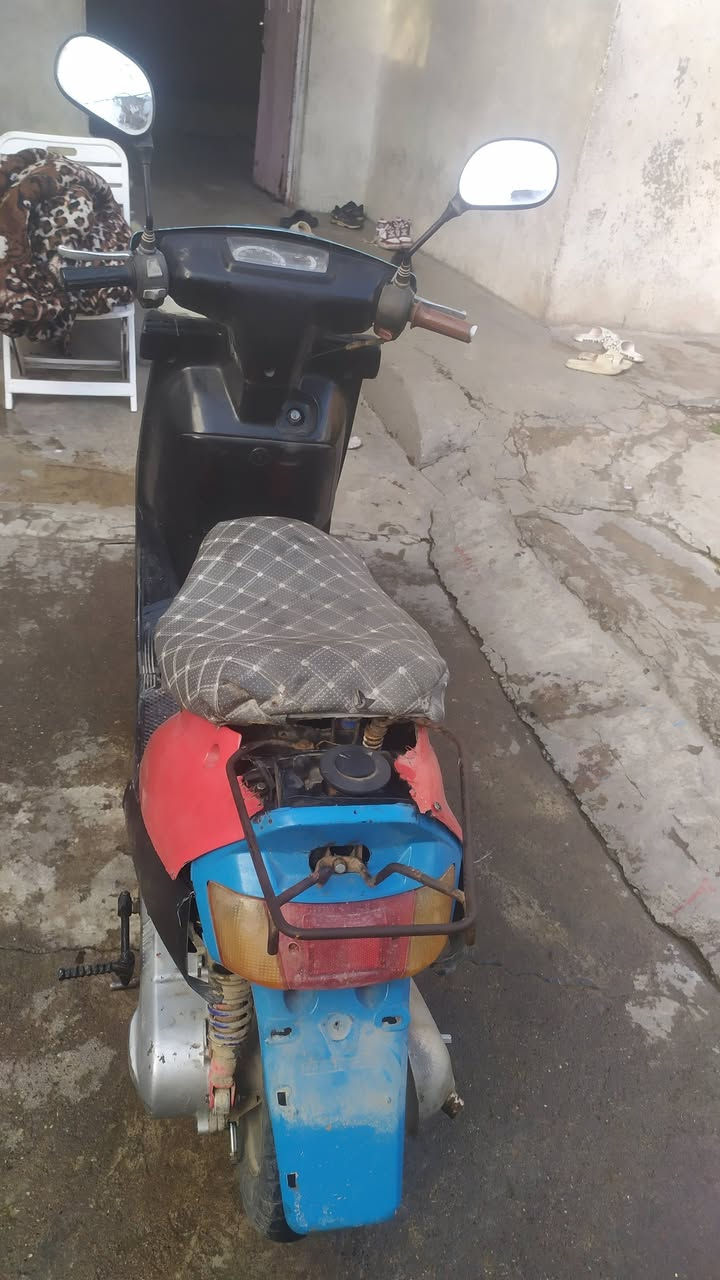 السلام عليكم ماطور بزون للبيع محرك شرط صوت اكسنت شرطه شاصي شرط ما ملحوم وضع شركه كهربائية كلها شغال هندر واحد وانطيك كلو شرط السعر 140 بي مجال اتصل ودلل ***********
