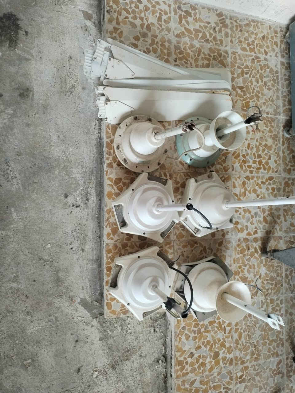 بانكات للبيع رامكو اصلي 3 قطع  وقطعه نشنال وقطعتين ساينو سعر الوحده 20 شاري اتصل ***********
***********
