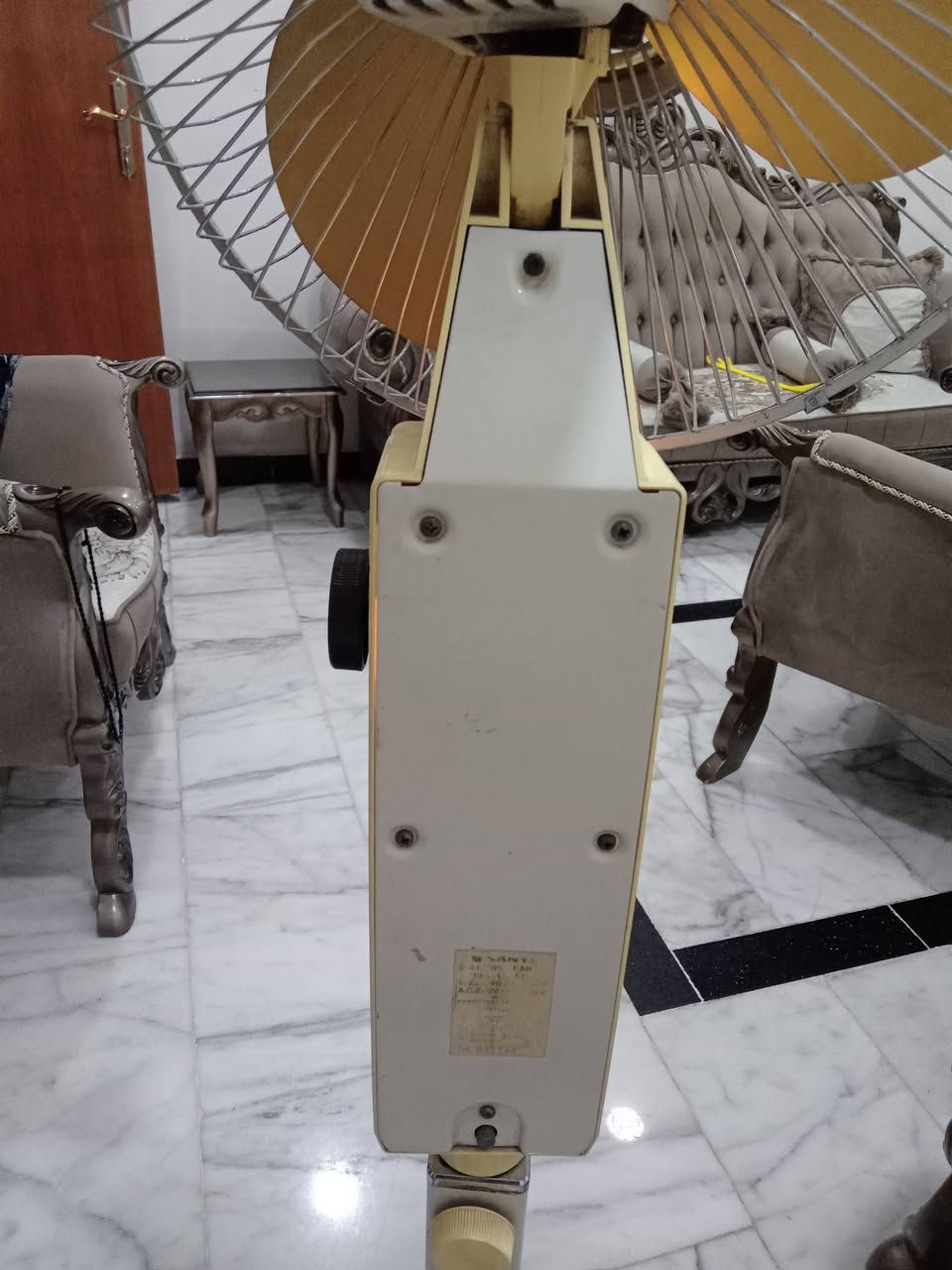 متاح ٢ مراوح سانيو عاموديه  ياباني نظافه عاليه جدا خاليه من اي عطل مكان بغداد ***********
