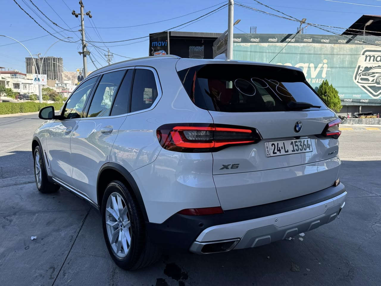 ‎‏BMW X5 40i
موصفات خاصة الاعلى في فئتها 🆗

 ‎اخوان السيارة وأرد امريكي كلين تايتل بدون صبغ 

حتى الدعاميات بشرط دبل سويج

…………………………………………… 

‎‏

‎‏‎مكفوله من اي نقص سيارة گير محرك كلها بشرط 

داخل ابيض

…………………………………….

‎سيارة فول فول مواصفات 

‎موديل:2022 

‎حجم محرك 6 سلندر توين توربو

سقف بانورما نجوم (مواصفات خاصة)❗️❗️

كشنات مساج❗️❗️

 نظام التحكم بالإيماءات (BMW Gesture Control)❗️❗️

داتا شو

‎تشغيل بصمة

‎ 4 ابواب بصمه 

‎شاشة گيج الكتروني 

‎ماوس كبيرة 

‎بريك بصمه 

‎كشنات اماميه كهرباء وتدفئة وتبريد

‎كاميرا 360درجة

‎حساسات خلفي و امامي 360 درجة 

‎عدادات السرعة دجتال مع عادي 

‎صندوق شفت 

‎كشنات جلد 

‎لايتات عدسة زينون

‎بك لايت ليد 

‎بلاجكتور زينون

‎داخل 64 الوان 

‎حساس مطر اتوماتيك

‎رادار مرايا امامي و خلفي

‎تبريد قطعتين 

‎مرايا كهربائية

‎نظام الاصطفاف الذاتي Auto parking 

‎هاند بريك كهربائي

‎لايت عدسه متحرك مع الستيرن  

‎‏Auto hold

‎نظام ECO pro

‎نظام comfort

‎نظام sport

‎نظام sport + plus

 

‎‏‎مكان السياره دهوك  

‎‏‎السعر: 430 ورقه بيا مجال  

‎‏‎تلفون 📞 

‎‏‎***********

متوفر واتس ابب ايضا
