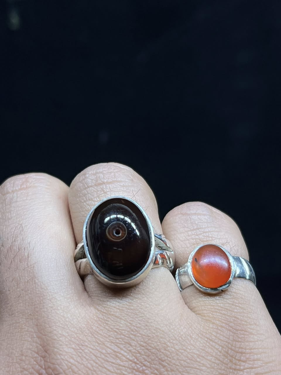 ً
خاتم سليماني احمر ً

صياغة يدوية

الشراي***********

المكان بغداد حي اور
