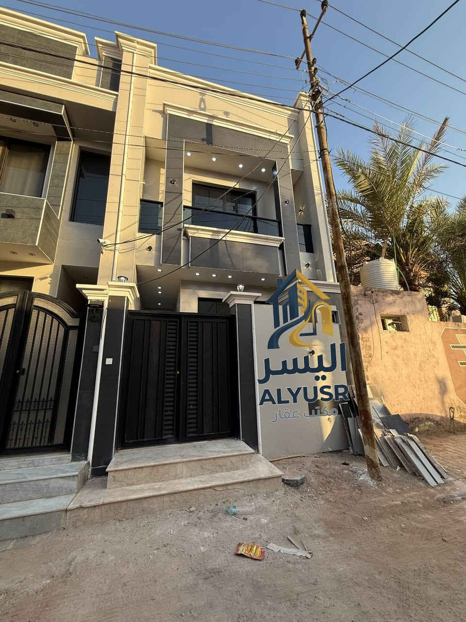 🏡 #دار_للبيع_حي_السلام 🏡

#بيت_للبيع_النجف_الأشرف

✨ فرصة مميزة للسكن والاستثمار ✨

دار حديثة البناء بتشطيب ملكي VIP وبأجمل التصاميم العصرية، جاهزة للسكن في واحدة من أرقى مناطق النجف.

📍 الموقع: حي السلام – خلف شارع أبو دجاج مباشرة
📐 المساحة: 100 متر مربع
🏠 البناء: طابقين
🌟 المنطقة راقية جداً ومخدومة بالكامل

🔹 تفاصيل الدار:

#الطابق_الأرضي
✔️ صالة استقبال واسعة
✔️ غرفة نوم
✔️ مطبخ حديث
✔️ مجمع صحيات
✔️ كراج سيارة

#الطابق_الثاني
✔️ 3 غرف نوم
✔️ صالة عائلية
✔️ مجمع صحيات
✔️ بلكونة بإطلالة جميلة

🔸 تشطيبات ملكية VIP
🔸 ديكورات حديثة وعصرية
🔸 مواد بناء ممتازة وشغل متقن
🔸 تصميم هندسي مميز واستغلال مثالي للمساحات

📞 للاستفسار والمعاينة:
☎️***********☎️

☎️***********☎️

📍 مكتب اليسر للعقارات والمقاولات العامة
النجف الأشرف – حي السلام – سايدين أبو دجاج – قرب حي الجامعة

🔥 لمعرفة السعر والتفاصيل الكاملة علق بـ (تم) أو راسلنا مباشرة.

#مكتب_اليسر_للعقارات_والمقاولات_العامة
#عقارات_النجف
#دار_للبيع
#حي_السلام
#النجف_الأشرف
#VIP
#استثما
