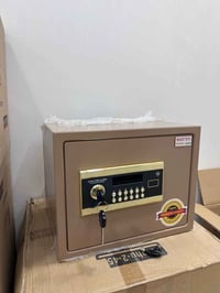 ٣٨×٣٠×٣٠سم • وزن ١١كجم • بغداد