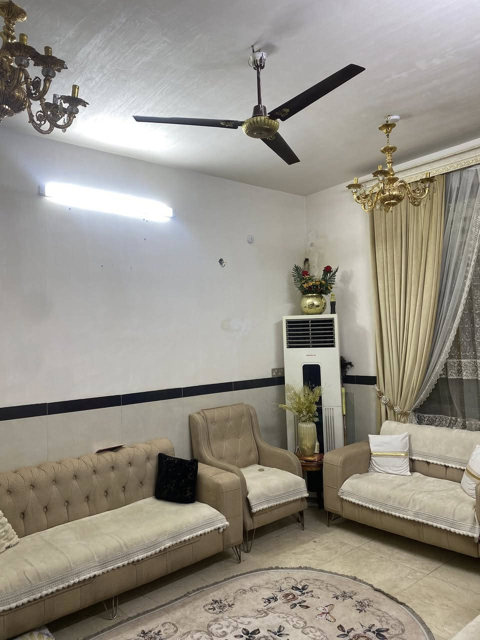 السلام وعليكم بيت مساحه 120متر مربع الذهبي بيت فنجان قرب تقاطع عصفورة بلديات بناء حديث 2023زراعي سند 2025 يحتوي طابق الاول حمام داخلي خراجي استقبال صاله مطبخ غرفه طابق الثاني غرفتين وحمام فرع مسدود والمنطقه هادى وحلوة للاستفسار ***********
