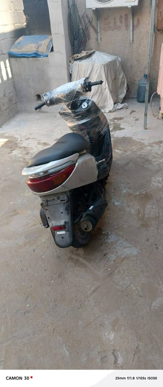 سلام عليكم عندي دراجه بريز140 لبيع 
الدراجه نضيفه وبلاديه مكينه نشطه 
امجفته جديده الدراجه بل عافيه عل ياخذه 
لين ما توكفه بشارع ولا تعبه تاخذه وتدعيلي 
ودراجه مابيه اي نقث كهربائية شغاله سلف شغال
نص نكره سلف نص هندر بس يرادله باتري السعر 
300 الف وبيه مجال مو شراي لا يراسلني متواجد واتساب مكاني بغداد ابو غريب حي الشهداء ***********
