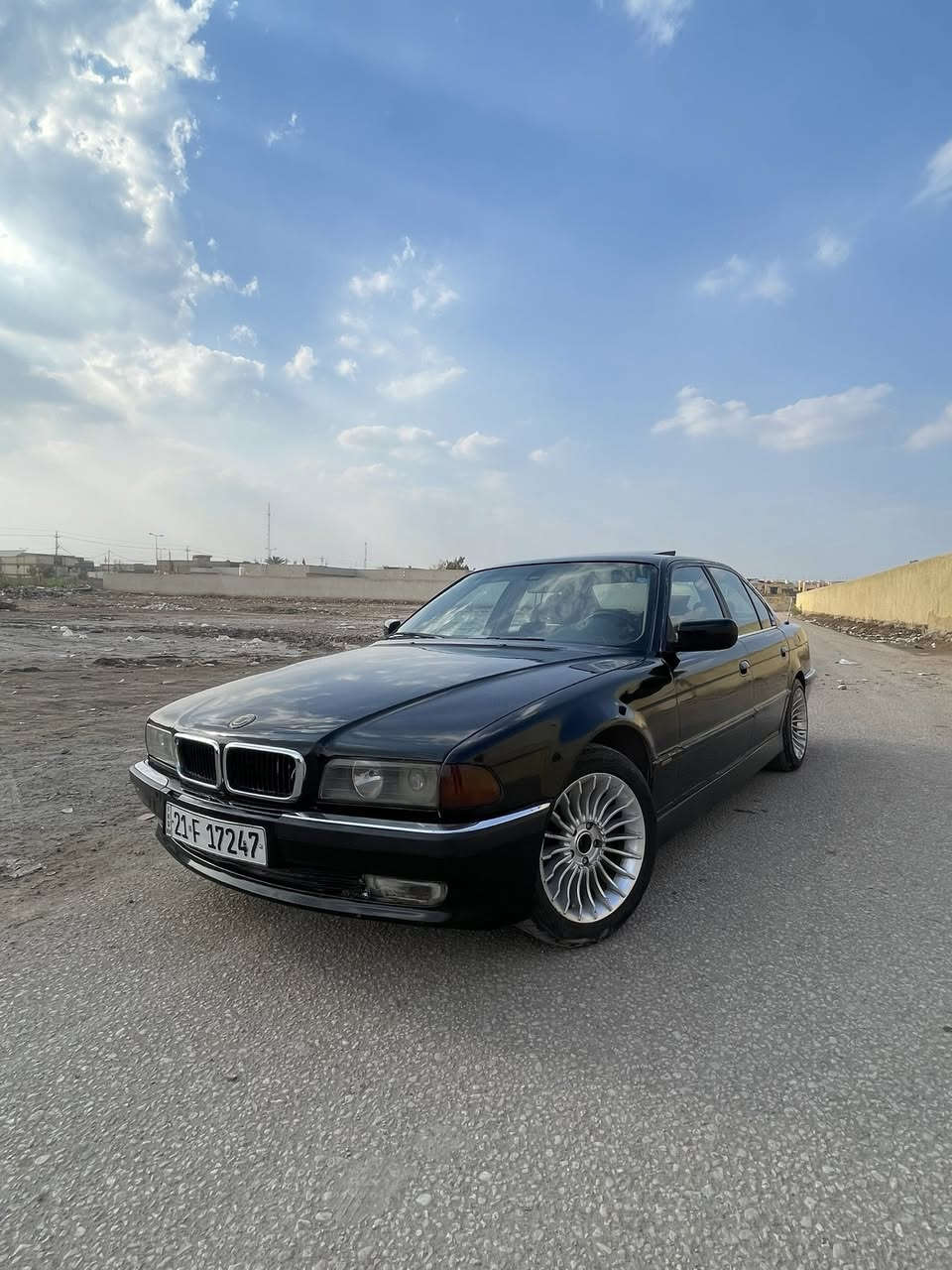 خفاش 740i أصل
موديل 95
فول مواصفات
فتحه سقف
كشنات وستيرن كهرباء 
لون اسود 
رقم دولي سليمانيه 
تخم تاير جديد 
الحداديه بيه ضعف
مكينه 8 سلندر 
كير تمساح 
سعر 65$
وكاله تحويل ثاني يوم 
مكان السياره بابل-قضاء القاسم 
***********
