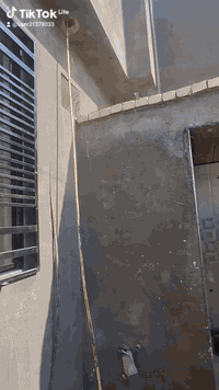 #اللهم صل على محمد وآل محمد 
#للبيع للبيع
#دار طابو صرف 
#حي الزهور  مقابيل المنتزه قرب اسواق 
#المساحة 125متر مربع بص ركن مقابيل المنتزه 
#بناء سنه 2025كونكريت مسلح تسليم مفتاح 🔑 
غرفتين وصاله ومطبخ وبراني وحمامات داخلية وخارجية وتهويات كونكريت مسلح بناء حديث عالي عن الشارع 
#السعر  80 مليون لشراء يراجع مكتب الناجح للعقارات السماوة حي الحكم قرب مرطبات فستقه 
#مكتب- الناجح للعقارات 
للإستفسار اكثر مراسلتنا ع الخاص او الاتصال ع الرقم التالي ***********بي وتساب /*********** 
#او مراجعة مكتبنا الواقع في
#الحكم / مجاور مرطبات فستقه علمأ دوام مكتبنا من 9 صباحأ ال 10 ليلأ
