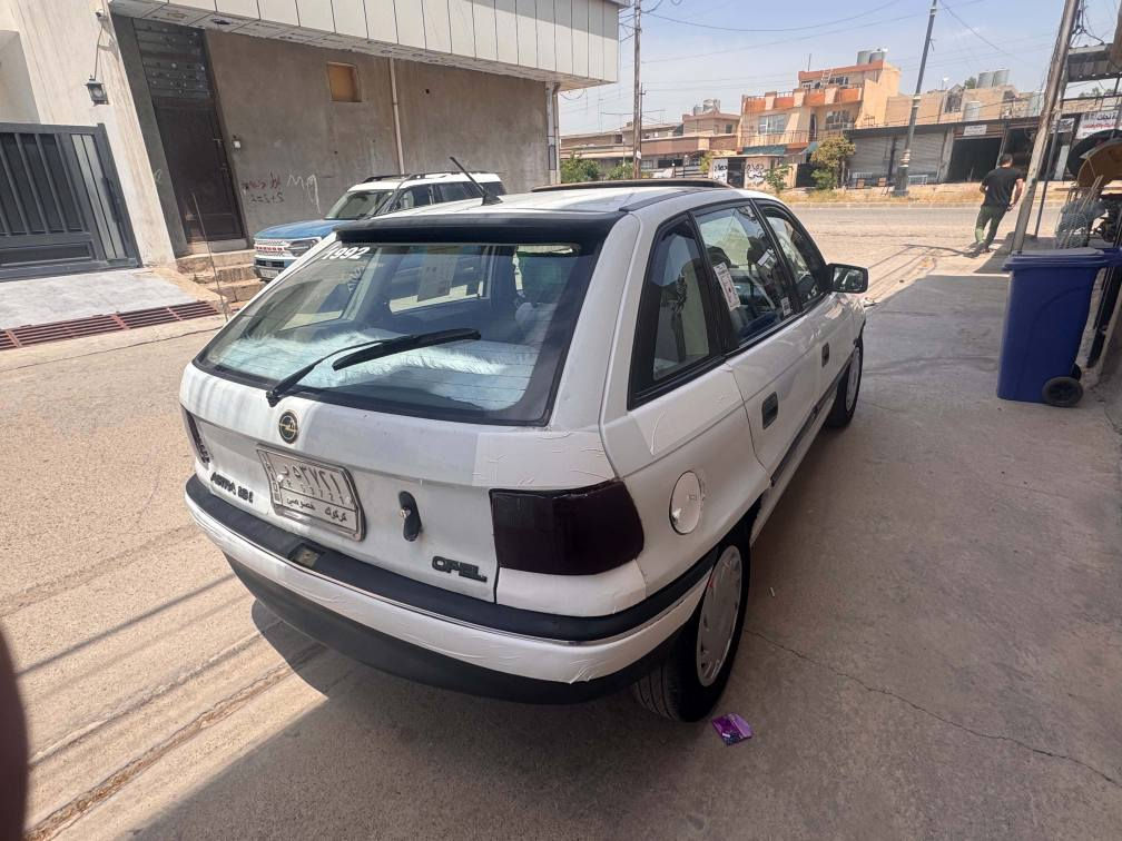 اوبل استرا موديل١٩٩٢ مشروع وطني لحد ٢٠٢٨دفتر بانزين بي صدر تايرات كهربائيات كلها بشرط محرك ١٦باور محرك بي بخار بدايه صرف هندبريك شغال شرط التحويل والغرامات سياره كم مكان صبغ بدون دواخل بدنه بلاد حوض تكم شواصي سقف كله بشرط سعره ٣٥وبي مجال للطيبين ***********كركوك حي الوحدة كركوك, العراق
