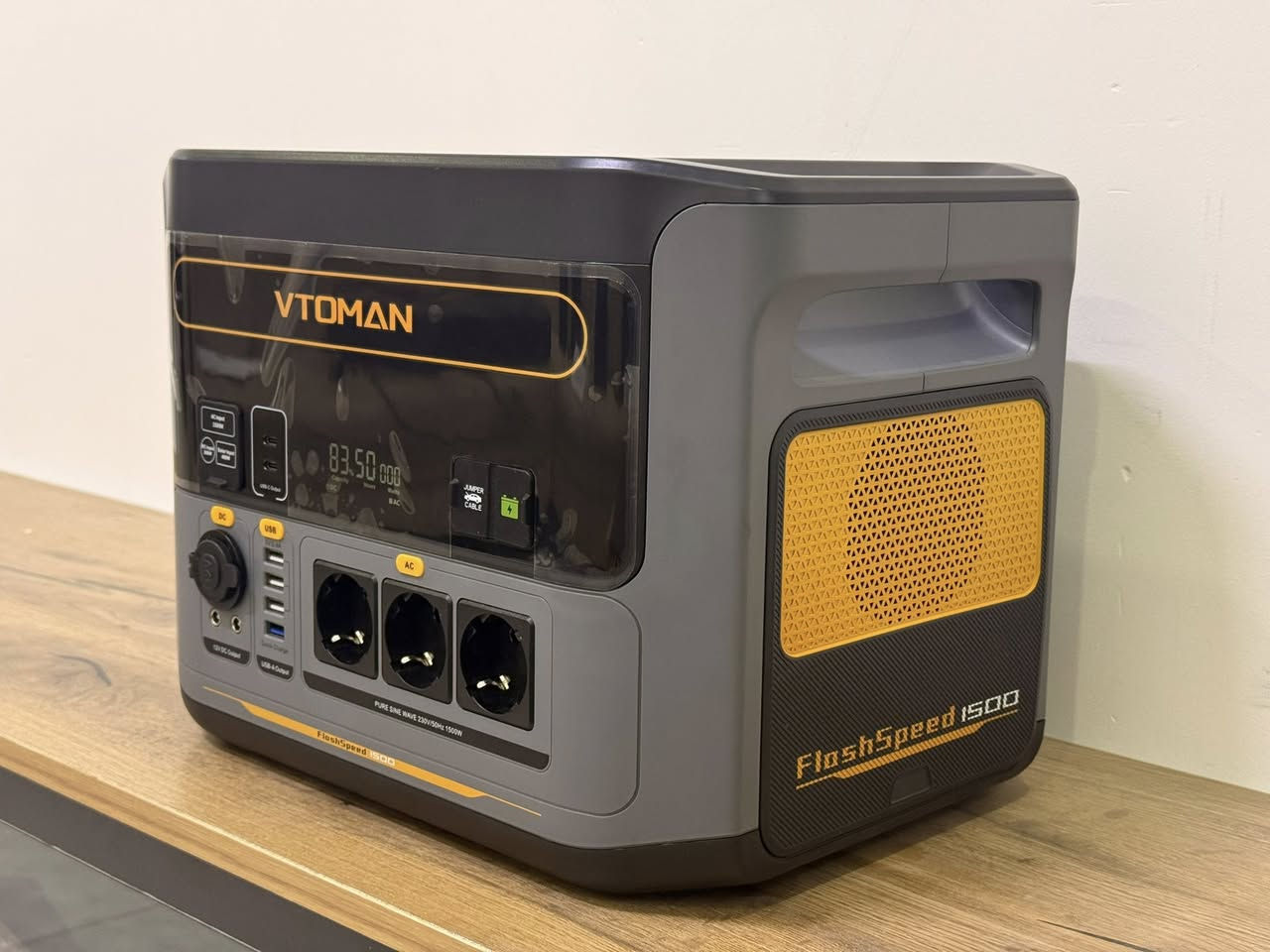 بور ستيشن متوفر موديلين
الموديل الاول 

DaranEner NEO1500 pro

1800 واط يعادل 8 امبير 
سعة البطارية: 1382 واط-ساعة (wh)

نوع البطارية: LiFePO4 (فوسفات حديد الليثيوم) 

يدعم الشحن بطاقة الشمسية حتى 600 واط

شاشة ذكية قراءة الواطية الداخلة الى الجهاز مع العمر

الموديل الثاني 
VTOMAN FlashSpeed 1500
1500 واط يعادل 6 امبير ونص
بطارية كبيرة بسعة :1548Wh

نوع البطارية: ليثيوم فوست الحديد 

يشحن الجهاز من 0 إلى 100% خلال حوالي ساعة 

الطاقة الشمسية: يدعم حتى 400 واط


**إذا كنت صاحب هذا الإعلان وتريد حذفه لأي سبب، رجاءا أرسل رسالة إلى الدعم الفني**